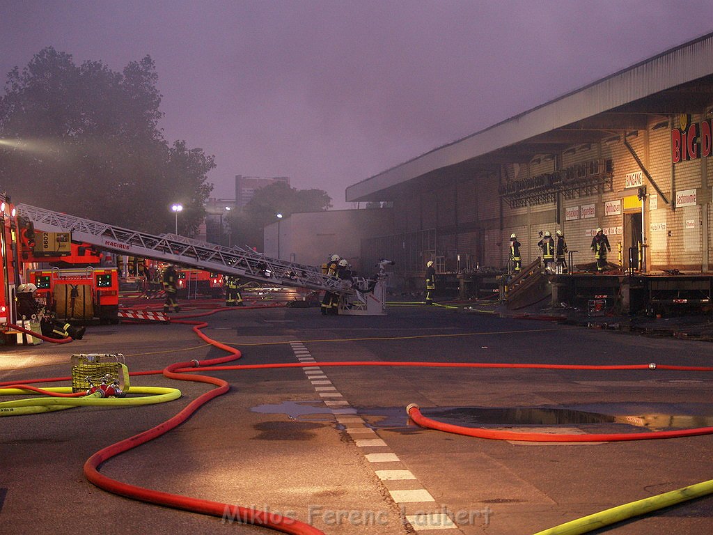 Grossbrand Halle auf dem Grossmarkt Koeln P632.JPG